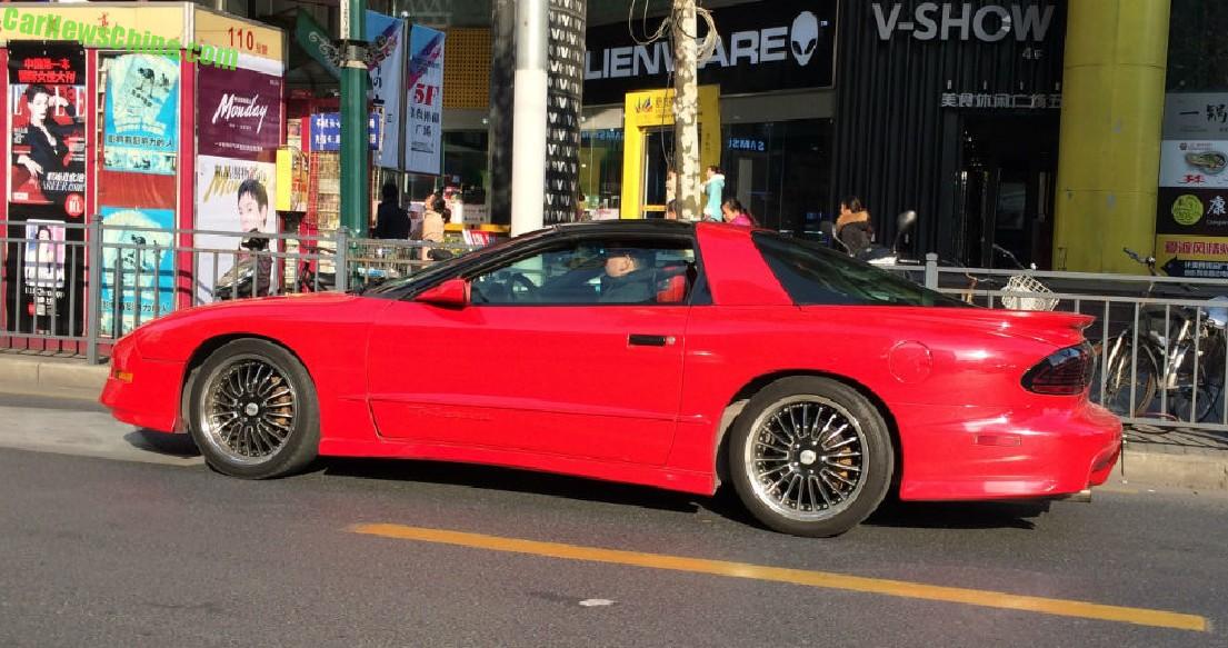 pontiac-firebird-red-spot-china-1