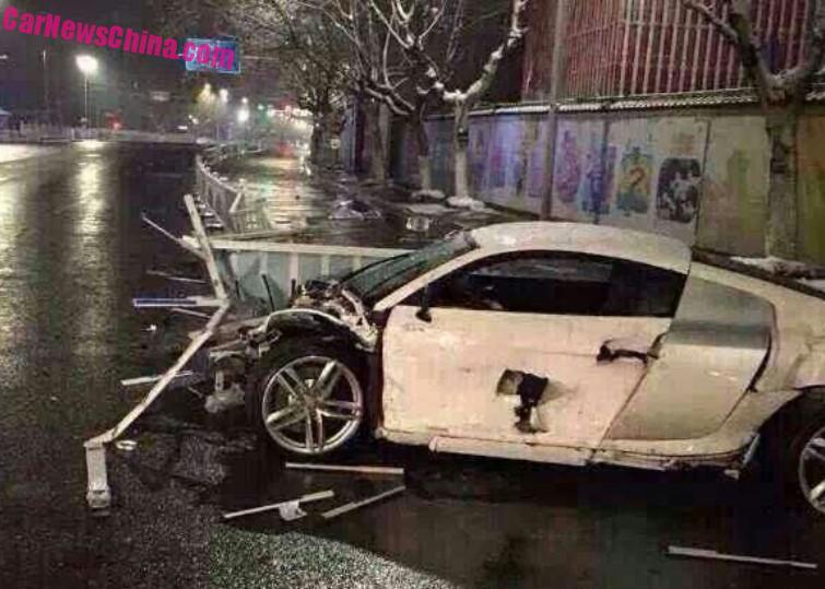 audi-r8-v10-crash-china-1