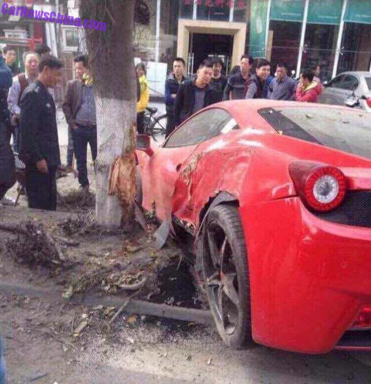 ferrari-458-crash-china-tree-1