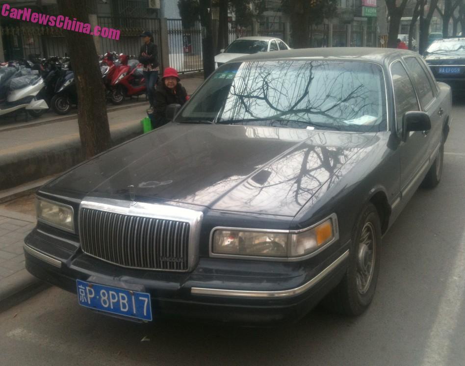 lincoln-town-car-china-1