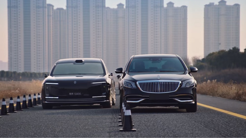 Maextro S800 sedan from Huawei & JAC crab walks between Maybachs [video]